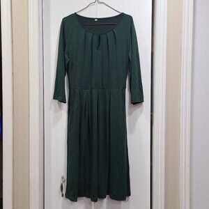 💰Make an offer, bundle and save💰 NWOT Green dress with pockets side zipper